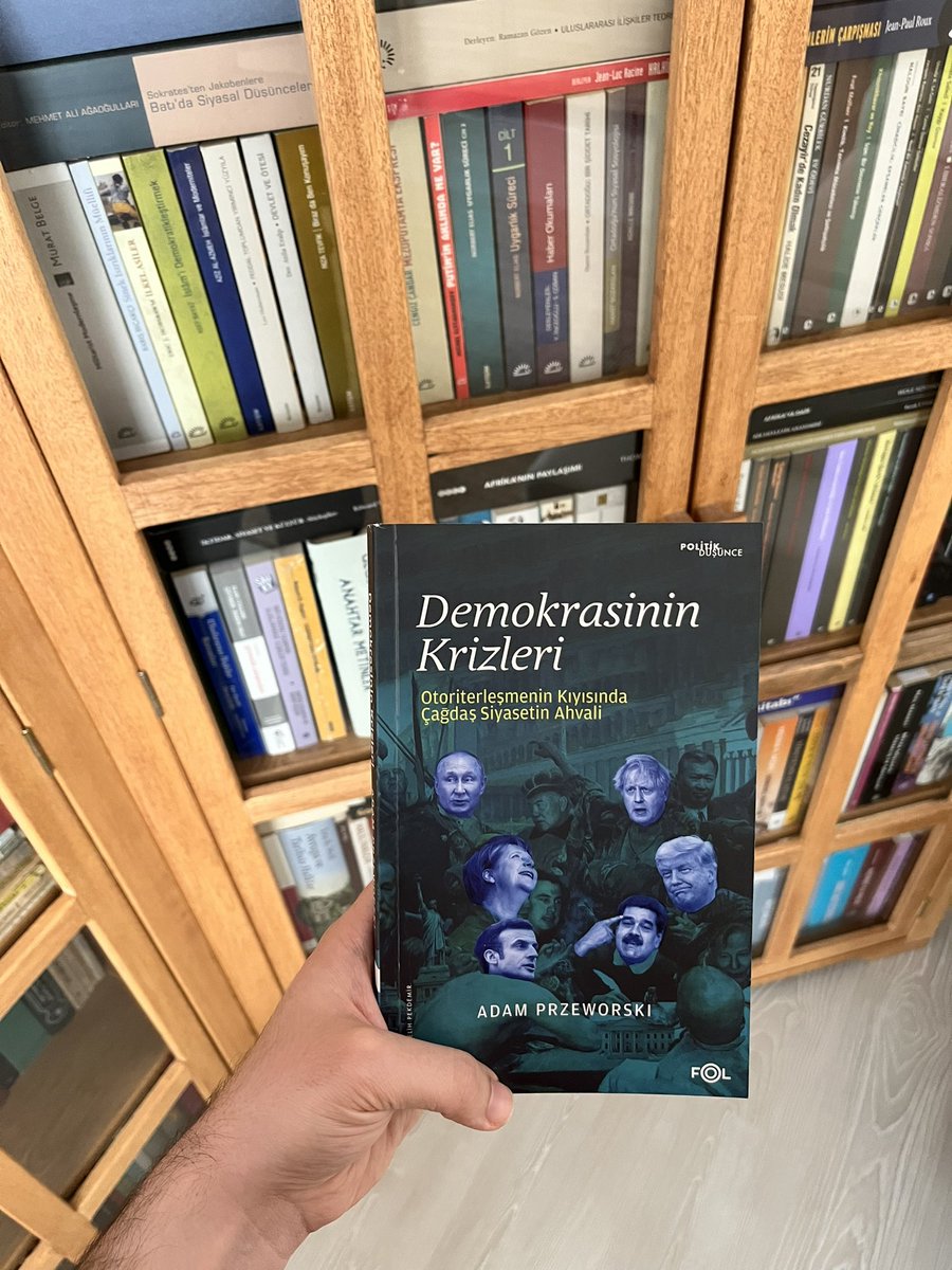 Demokraside işler kötü gidiyorsa halkı suçlamadan önce elitlerin ne yaptığına bakmak mı gerekir?

Przeworski’nin Demokrasinin Krizleri çalışması popülist liderler çağını tartışmaya açıyor. Demokrasiler krizde mi? Evet. Bu yeni bir şey mi? Hayır. Peki bu kriz ne demek? Okunmalı.