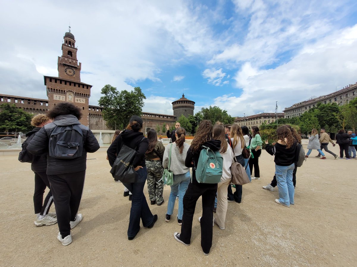 Lycée Louis Bascan 🇪🇺🇺🇦🕊 tweet media