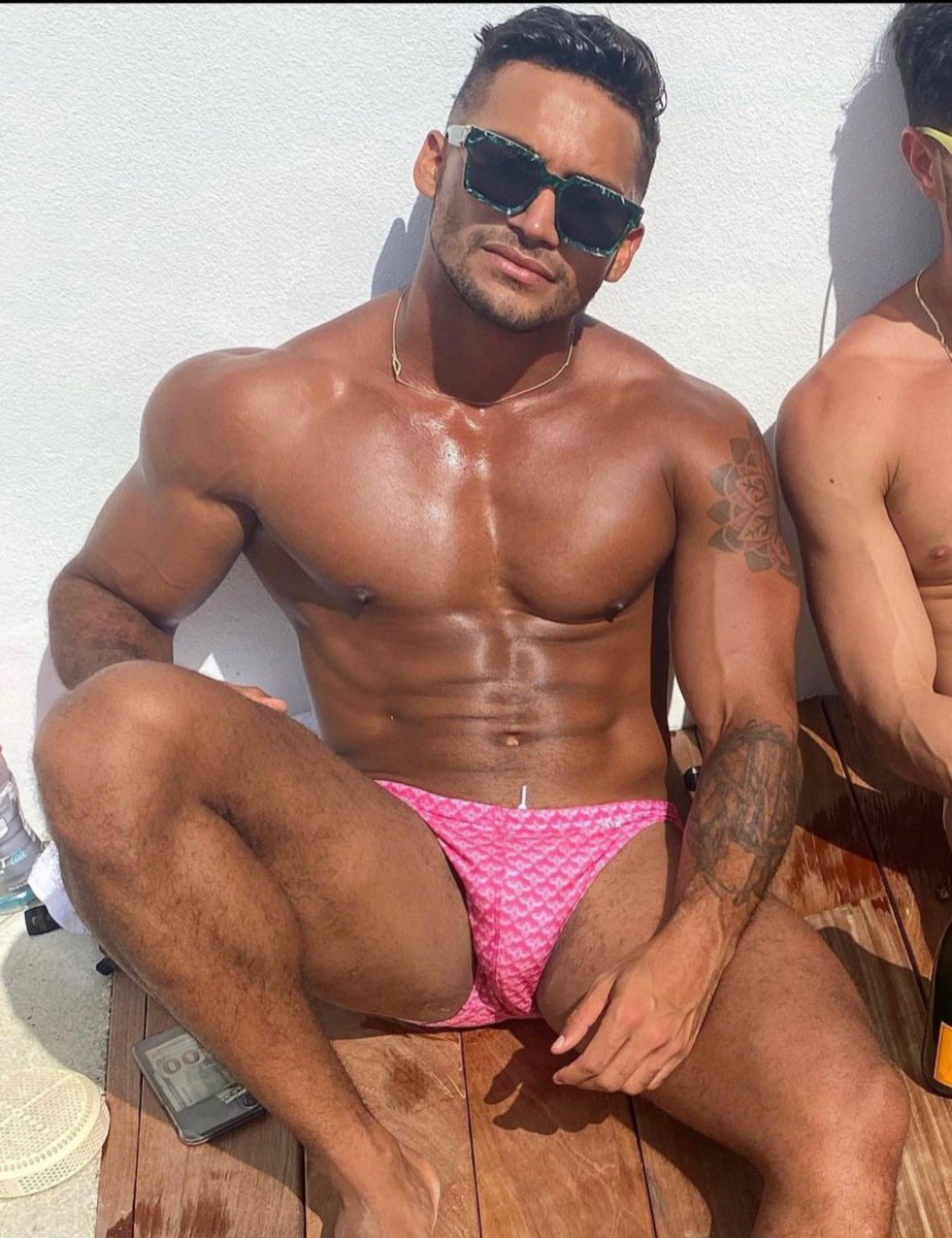 mrALuis1's tweet photo. #speedo on ☀️😼 #summer #poolday #tan #summerbody https://t.co/IKP7xNfSM7
