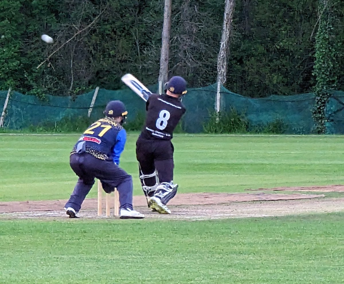 Instonians Cricket tweet media