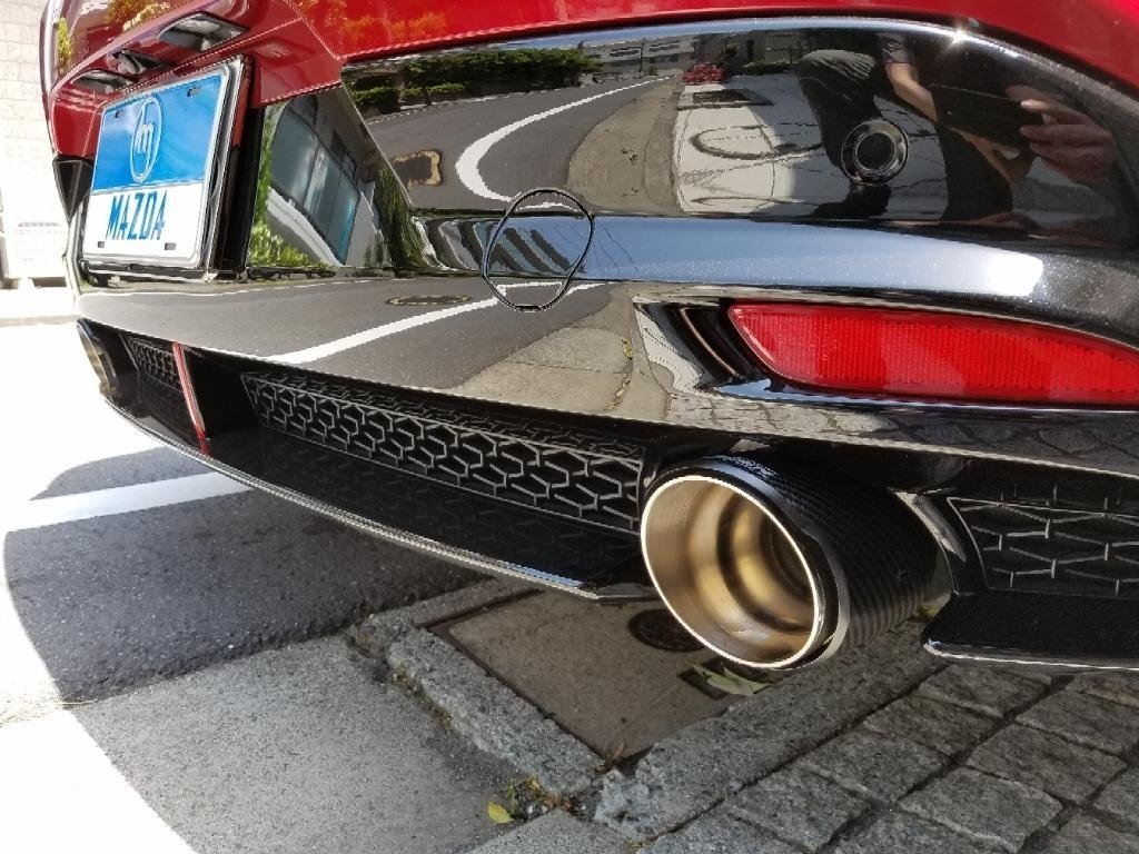 TTO241's tweet photo. #あなたの愛車のマフラーを見せてください
5ZIGEN ASHIKUスポーツマフラー MAZDA3 20S用
カーボンテールがお気に入りです🎵🤗
#Mazda3 #5ZIGEN #ASHIKU https://t.co/a0orRTO5e3