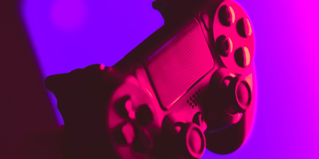 ¿Sabías que? 👀 La primera consola que introdujo los DLS en línea fue Dreamcast. En 2002, Xbox revolucionó el mercado con su servicio Live, el cual permitía descargar contenido extra en grandes cantidades de forma gratuita.
#Summa3d #Animación #Videojuegos #DLC