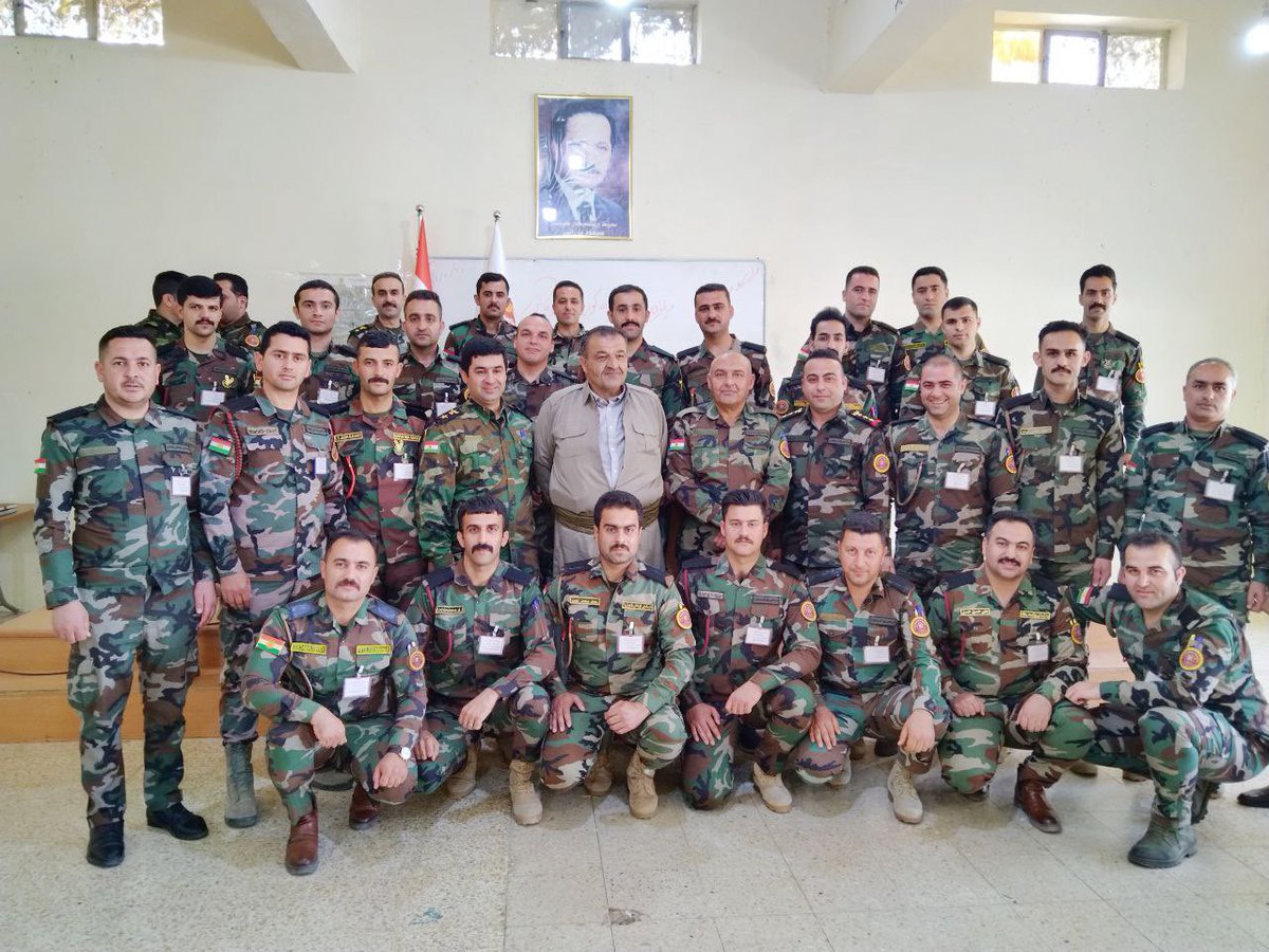forces_command's tweet photo. Presentation of a #seminar to the #officers of our #command in the fifth basic artillery training by Commander #Sihad_Barzani, Commander of #1st_supporting_forces_command
#فەرماندەیی_ھێزەکانی_پشتیوانی_یەک
#kurdistan #peshmarga https://t.co/Rqzwp9Gsjy