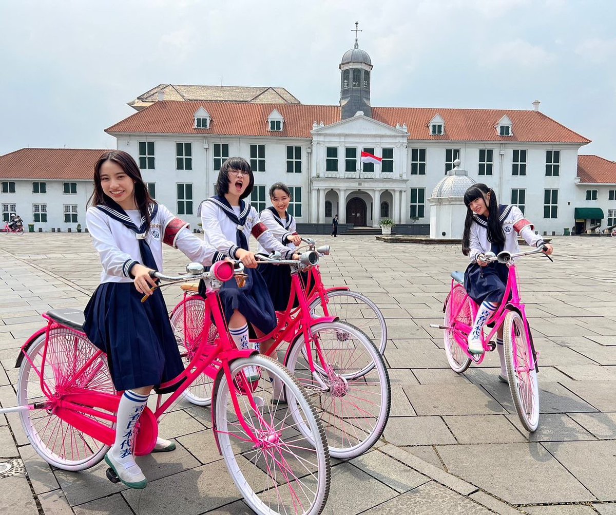 japanleaders's tweet photo. AG! explores Jakarta🇮🇩 
with @warrenhue !⚡️
https://t.co/de72eNSmKA https://t.co/WKjMxBLBKz