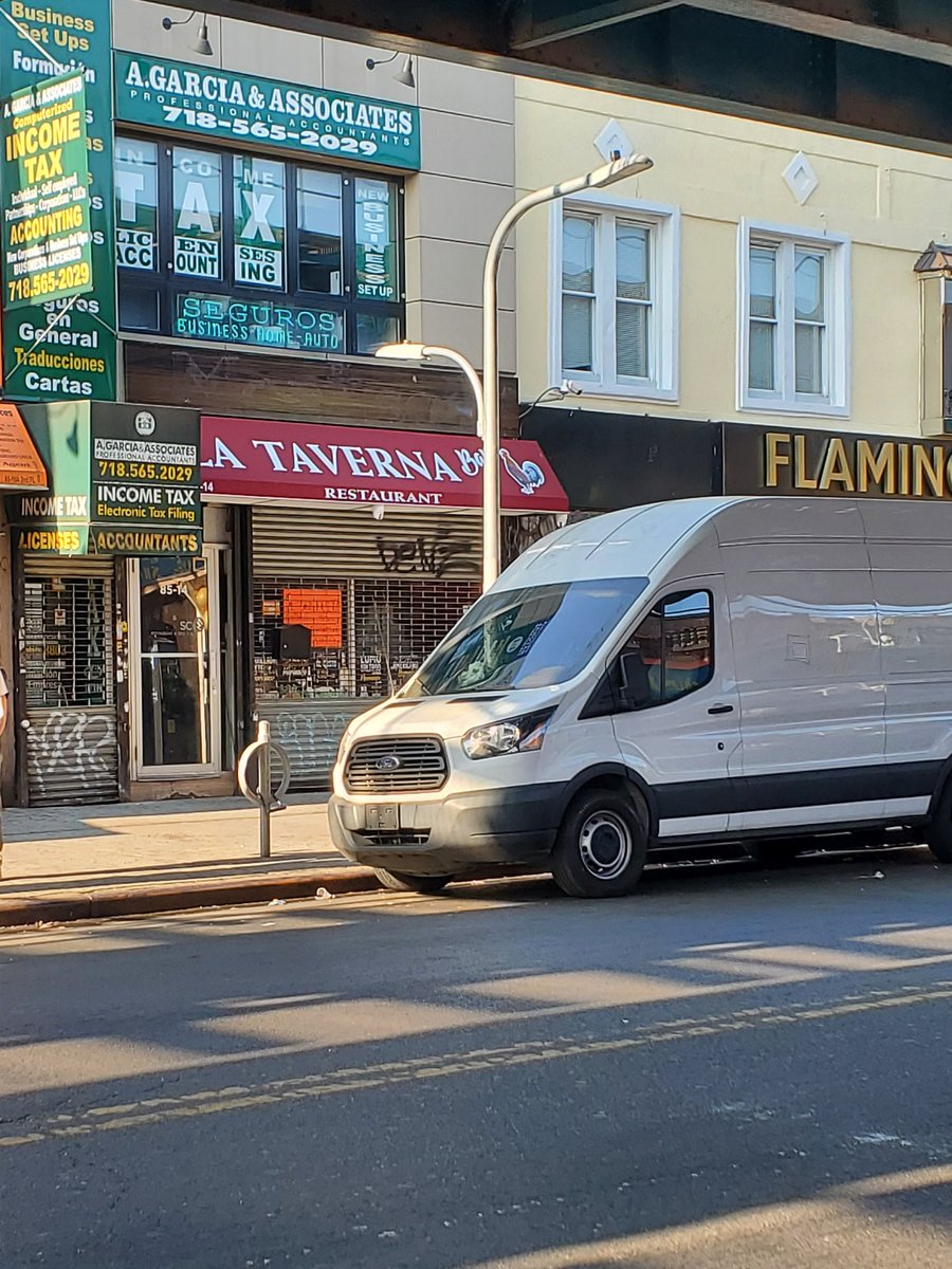 MakeQueensSafer's tweet photo. How brazenly some thugs defy the #LawAndOrder of #NYC. This camper van has #NoPlates #GhostPlates parked overnight on #RooseveltAve could be #ghostguns or drugs inside, as per @NYCSHERIFF I learned. 
#SeenIn13 #JacksonHeights @nyc311 https://t.co/J5iXkEKLeQ