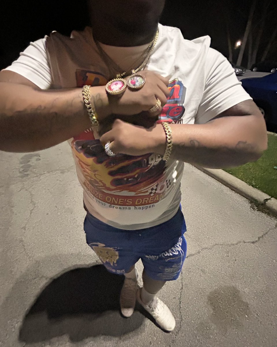 DaRealDeeTee's tweet photo. Ambos tenemos dos pies 👣 Pero no pisamos lo mismo Todos estos golpes en este kard pensarías que este MMA 🥊 

#LLMYGRANNY🕊 
#OGRx2700 https://t.co/ByuAfsoMrK
