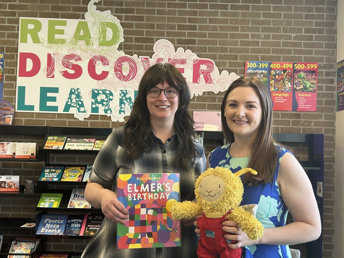 NatalieDon_'s tweet image. 📚 I had a brilliant morning at Erskine Library to mark the beginning of #BookbugWeek. This year’s theme is the Big Shoogle, celebrating the benefits of movement and dance for early years. Lovely to have a sing-song, (a wee shoogle) and see how much fun the children were having.