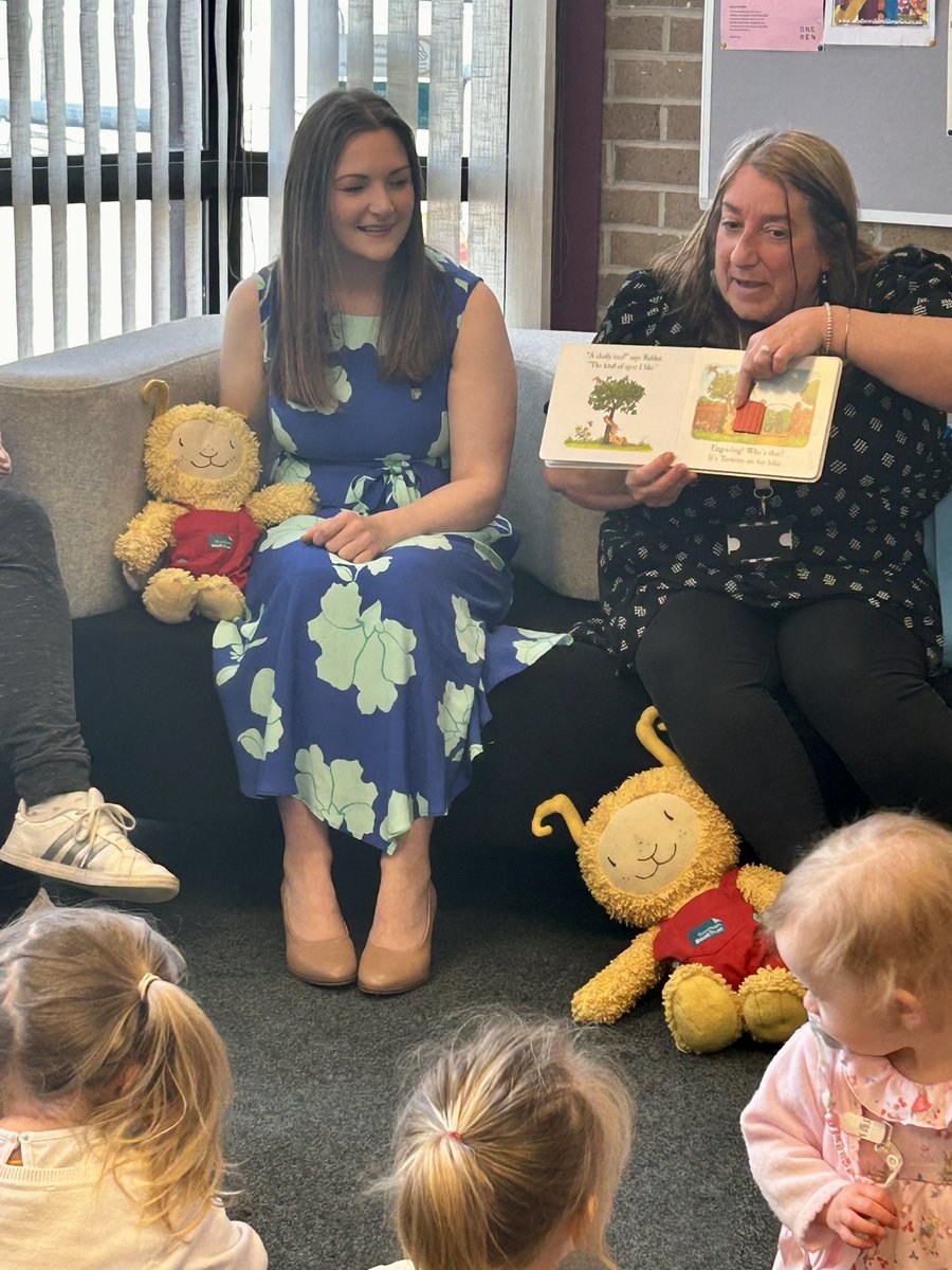 NatalieDon_'s tweet image. 📚 I had a brilliant morning at Erskine Library to mark the beginning of #BookbugWeek. This year’s theme is the Big Shoogle, celebrating the benefits of movement and dance for early years. Lovely to have a sing-song, (a wee shoogle) and see how much fun the children were having.