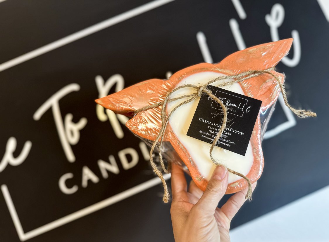 Where are my longhorn fans?? Check out these mini longhorn dough bowl candles. 
#freetoroamllc #conroecandlecompany
