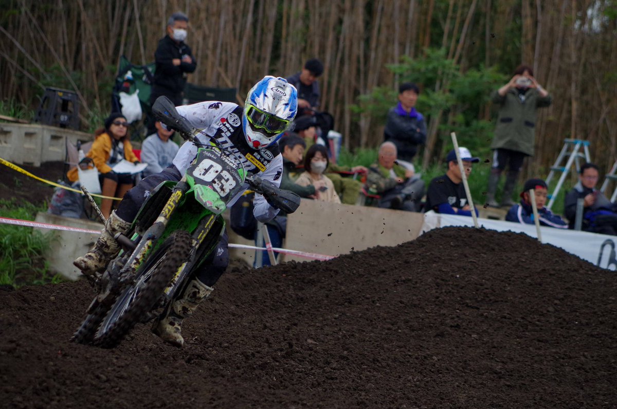 GoHiratsuka's tweet photo. 全日本モトクロス選手権rd.2 関東大会
TA予選A組14位　LCQ4位
決勝26位/19位
ヒート1はスタート直後の転倒でクラッチのレバーが折れてしまって全力で走れませんでしたが、ヒート2は全力出し切ってこの結果🥵まだまだ実力不足！
3週間��のSUGOはもっと上に行けるように❤️‍🔥
応援ありがとうございました！ https://t.co/cOzdu5EDxu
