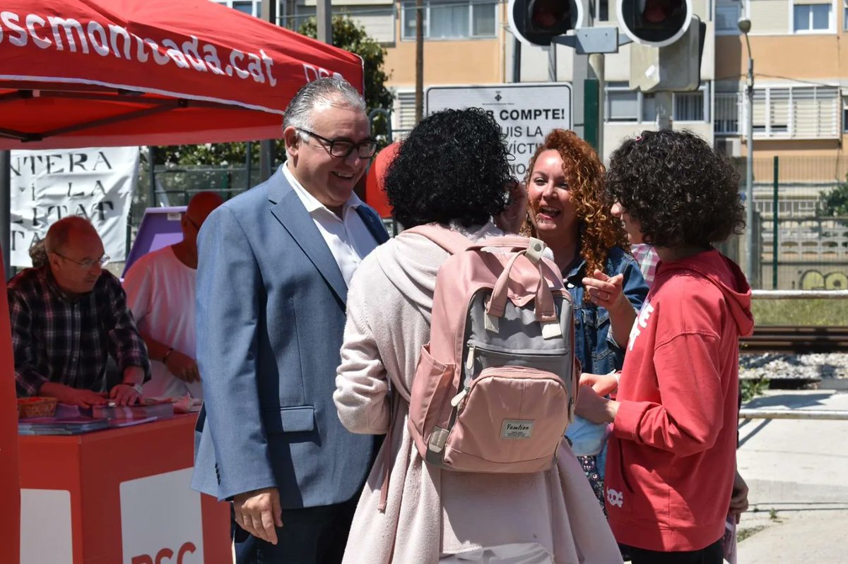 PSCMontcada's tweet photo. Escuchar y dialogar con cada uno de los vecinos y vecinas de #Montcada i Reixac es la receta de Bartolo.
🗳 Estos días nos encontrarás por todo el municipio con nuestras carpas de campaña. ¡Con tu voto, transformaremos Montcada!
#TransformemMontcada #BartoloAlcalde https://t.co/uXHZbi6mkx