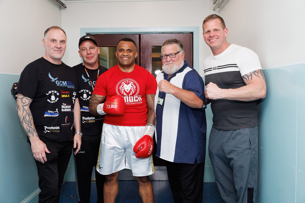 Carbonclaw's tweet photo. Great to be working with kynoch Boxing Promotions in 2023 and providing them with our official Carbon Claw Pro Fight Gloves.
'Playing with Fire' held in Dundee last weekend show cased a lot of local talent.
Onto their next show in Glasgow this weekend 'Fortune Favours the Brave' https://t.co/bscTtPguHn