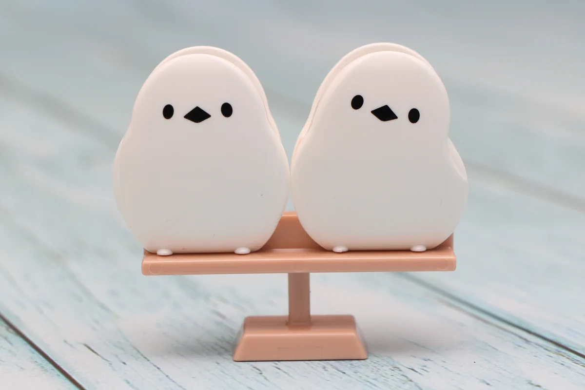 可愛いシマエナガのクリップ。ダイソーで、止まり木付きで販売中！
