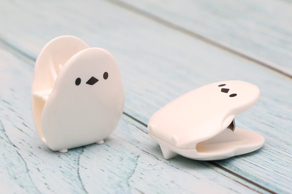 可愛いシマエナガのクリップ。ダイソーで、止まり木付きで販売中！