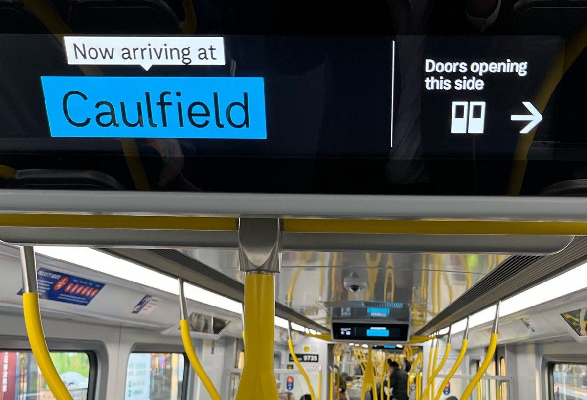 danielbowen's tweet photo. Doors opening this side➡️
…or possibly this side⬅️
#MetroTrains #HCMT https://t.co/7RsLbYKz6z