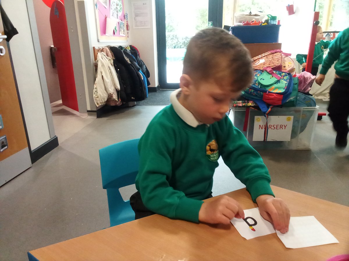 gcpfs1's tweet image. The children have been working really hard in #gcpphonics they enjoy learning a sound a week and have been working on oral blending and recognising initial sounds. @PrimaryGreat  @GCPreading