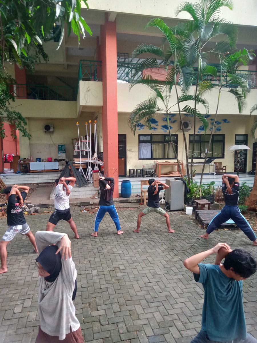 Teater Syahid tweet media