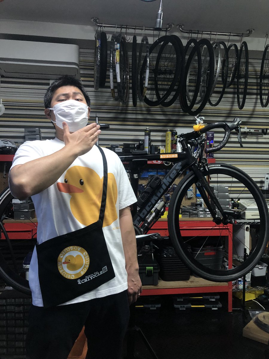 chiyocle0901's tweet photo. 【速報】

あひるCLUB Tシャツ    ブラック
あひるCLUB Tシャツ　ホワイト

XS,S,M,L,XL,XXL 各サイズ
入荷しました‼️🐤✨🌈

近日、あひるCLUB 公式オンラインストアにも載せます🦖✨乞うご期待

#チヨクル　#あひるCLUB
#レッツチヨクル　
#あひるCLUBTシャツ
#あひるCLUB公式オンラインストア https://t.co/wtgAZ4nxN5