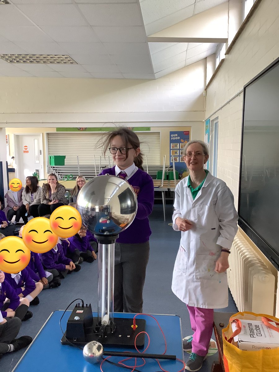 ScienceatElaine's tweet photo. What a fantastic start to STEM Week. We decided to start the week with a whole school assembly, where we learned about electricity and how it works! EYFS then had the time to complete an experiment using acid and alkeli! The outcome was thrilling! @PrimaryElaine https://t.co/4HakidIPFy