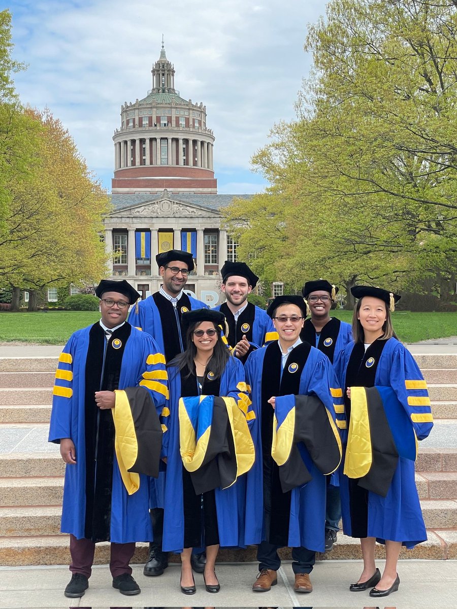 Congratulations to the MSTP class of 2023!! A huge achievement years in the making, and we will miss you! Also, a big congrats to all of our grad students who received Master's degrees! #doubledocs 👏🎓🥼🩺