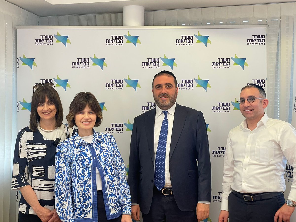 MatnatChaim's tweet photo. שר הבריאות משה ארבל נפגש היום בלשכתו עם כלת פרס ישראל יו׳ר ׳מתנת חיים׳ הרבנית רחל הבר וצוות הנהלת העמותה. השר ארבל שיבח את הפעילות המהפכנית של מתנת חיים והדגיש כי משרד הבריאות ומדינת ישראל גאה בפעילות חשובה זו ותסייע להעצמת הפעילות לטובת חולי הכליות בישראל. https://t.co/GhWeW2XGFq