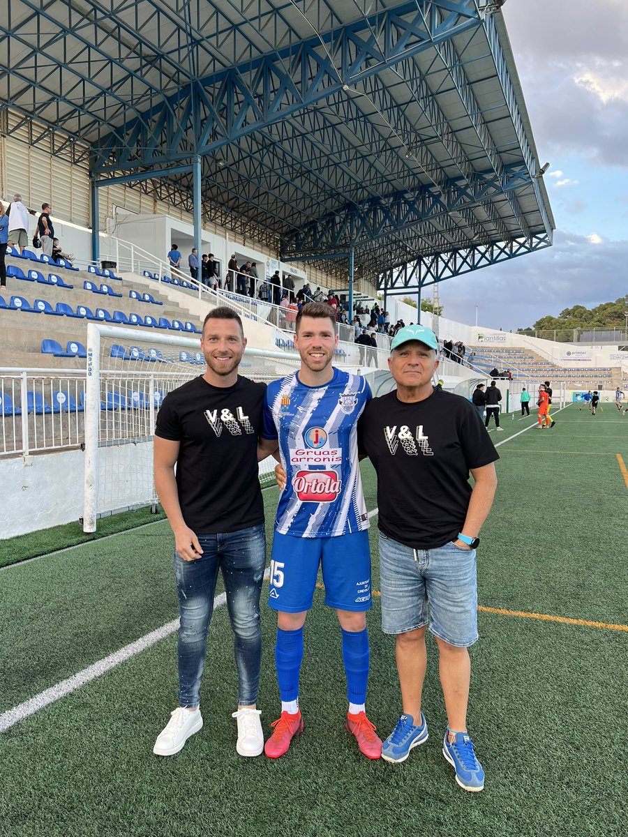 Primer objetivo de la temporada conseguido. ¡A por el siguiente! ⚔️⚪️🔵 #playoffs

Gracias por vuestro apoyo siempre, así es un poco más fácil 👩🏼‍❤️‍👨🏼👨‍👨‍👦❤️