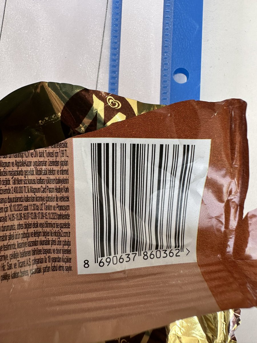 yyemine1's tweet photo. @MagnumTurkiye @MagnumSA @Trendyol @MagnumIceCream @AlgidaTurkiye 
Bu nedir? Bir hevesle açtığım dondurma paketi. Üzdünüz. https://t.co/CiPdwdZcZi