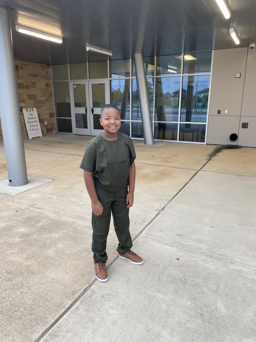 It’s Multicultural Day for the little cub! He loves to represent for the Motherland 🇳🇬@CoachAro44 
#NaijaBoy #NigerianAmerican #multiculturalday #AroBoyz