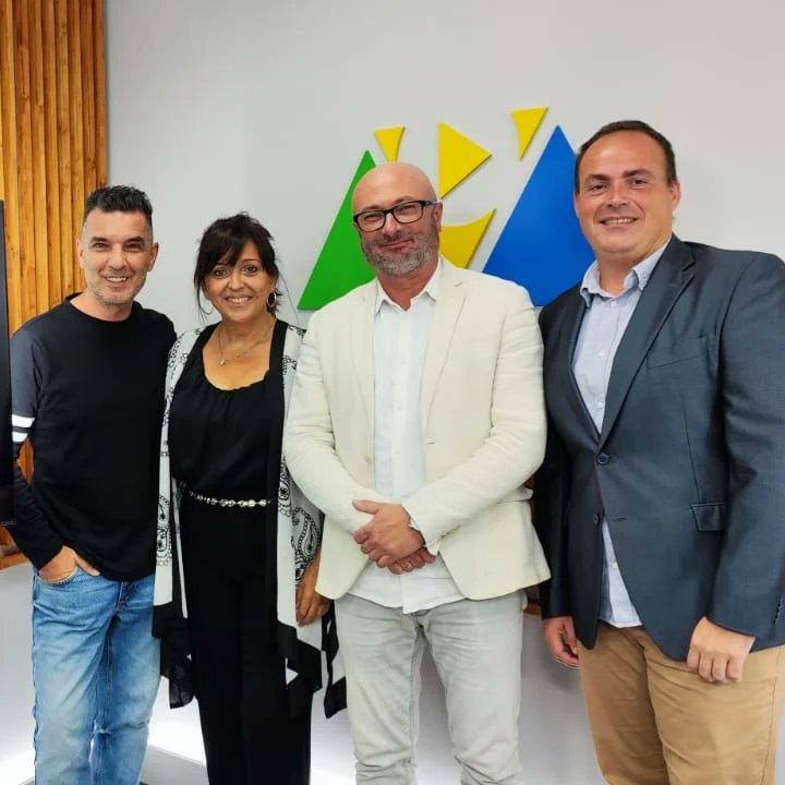 EnMotril's tweet photo. Agradecer a @TeleMotrilTV  su acogida,cariño y profesionalidad. Me he sentido  como en casa, como mi familia.Gracias siempre!
#CentradosenMotril
#eleccionesMotril
#votaCEM https://t.co/dooPdJz6y7