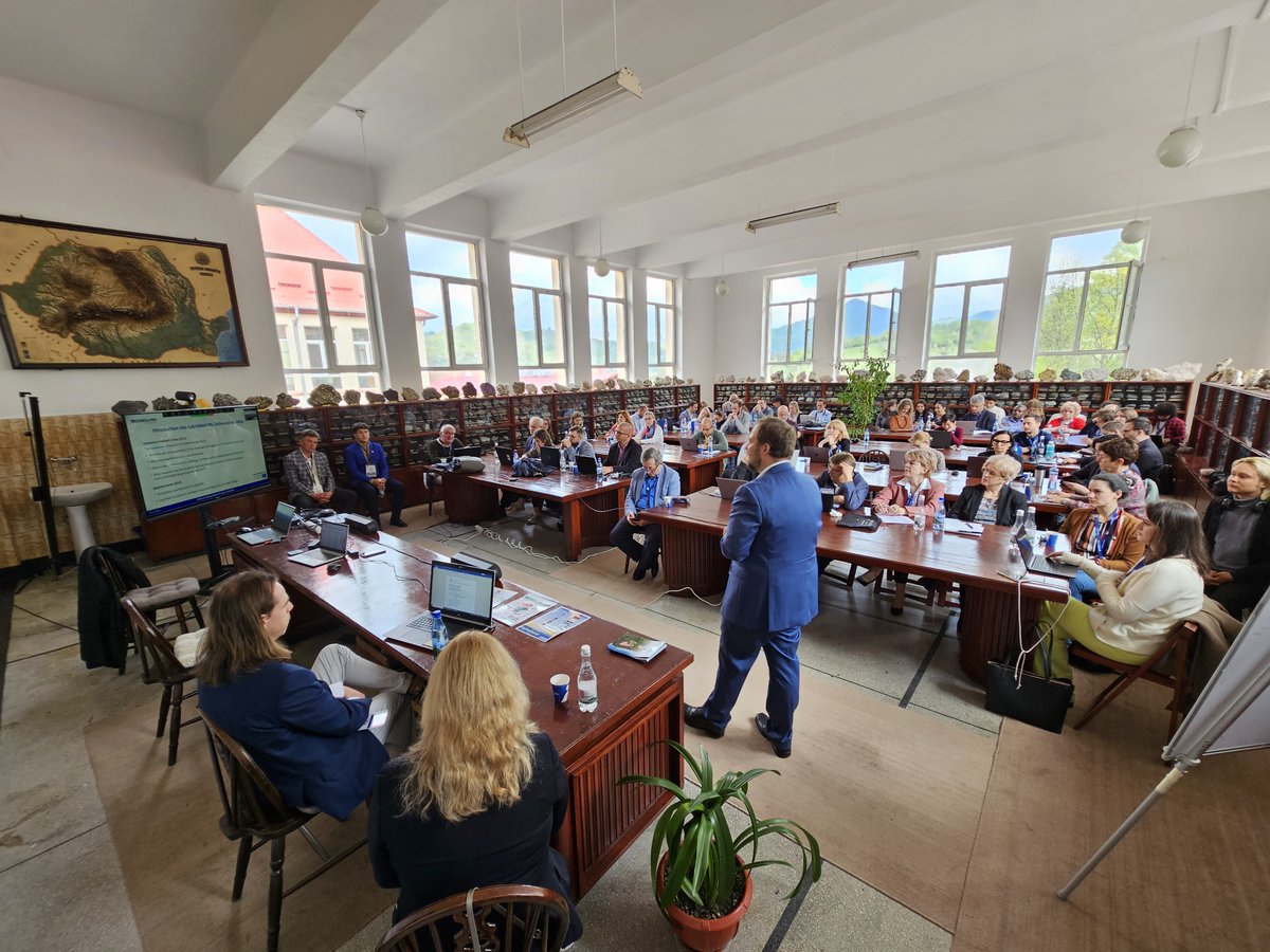 EurecaPro's tweet photo. 🇷🇴 The Review Week at the University of Petroșani was a great opportunity for the EURECA-PRO team to connect and develop.
⛰️ There were workshops, many meetings, a visit to Parâng Mountains and Bolii cave, together with other traditional events.
#RWUP23 #eurecapro #sdg12 # https://t.co/nPlzTLd2tT
