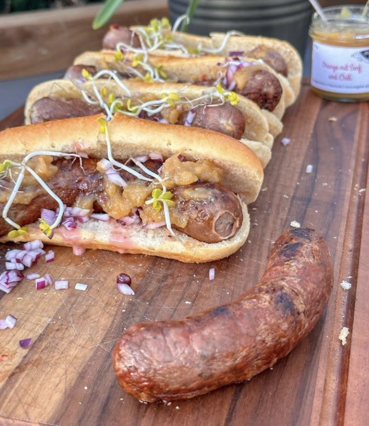 diekuchemex's tweet photo. No todos los hotdogs 🌭 son iguales.
Si desde un inicio utilizas ingredientes de calidad, tú producto final será de calidad.

Nosotros te ayudamos a que tus salchichas sean de la más alta calidad.

Compruébalo, ordena las tuyas y verás.
#DieKüche #salchicha #hotdog https://t.co/Mm4NP34Zuk