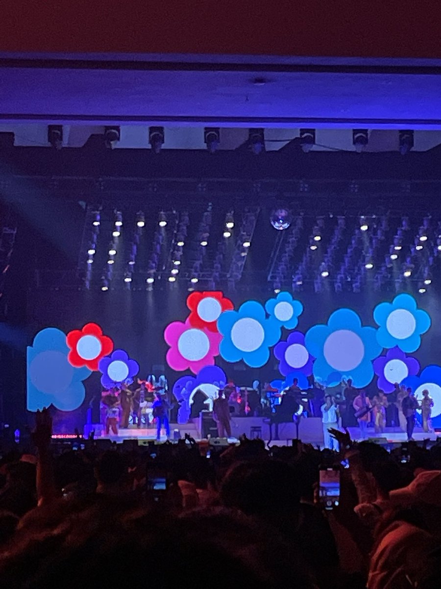 marshashari's tweet photo. Seneng bgt kmrn bisa nonton konser maliq! 🤍✨ https://t.co/Y3EVokua34