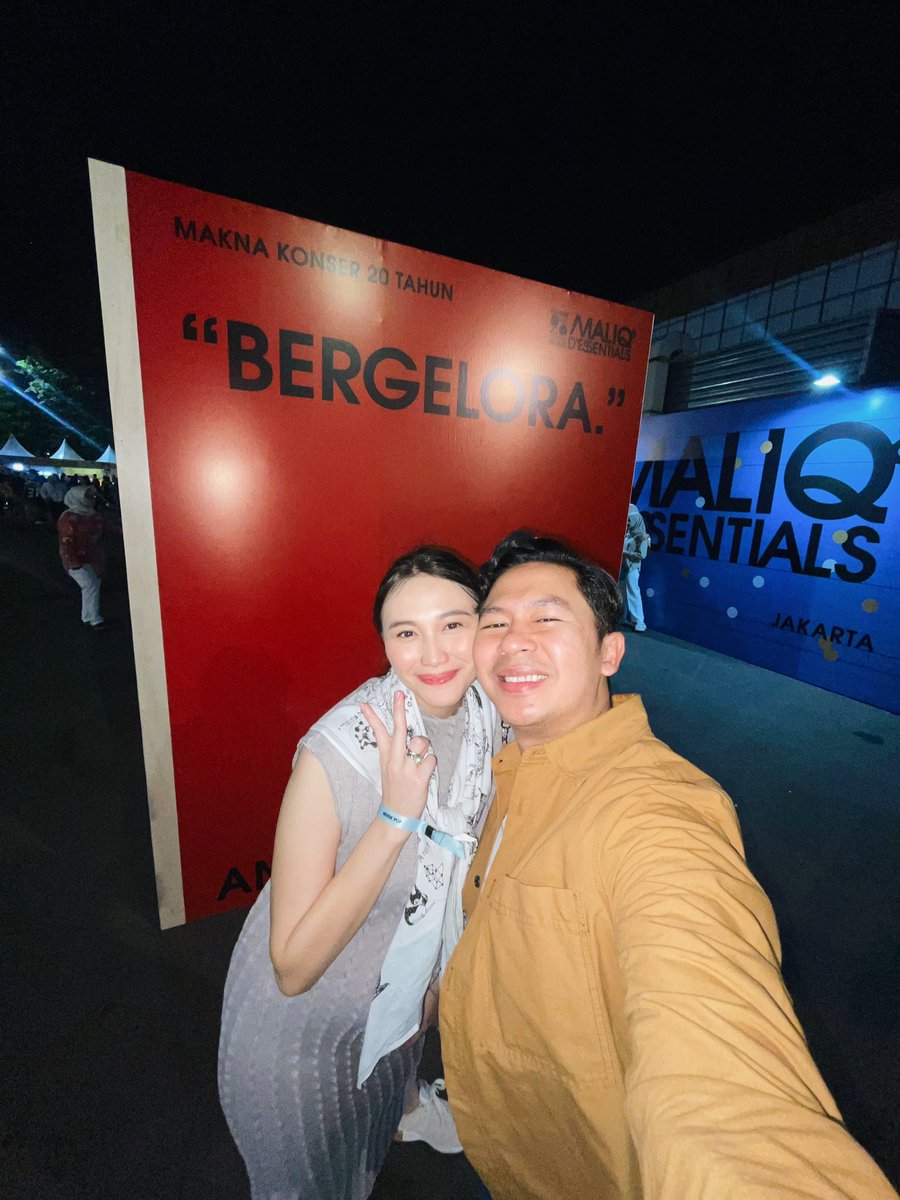 marshashari's tweet photo. Seneng bgt kmrn bisa nonton konser maliq! 🤍✨ https://t.co/Y3EVokua34