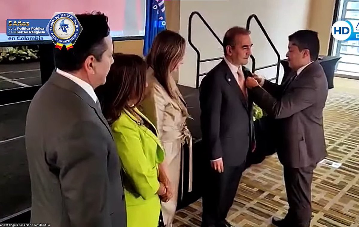 LuzSevillano's tweet photo. Desde el Valle del Cauca felicitamos al Dr. Carlos Alberto @Baena por el reconocimiento otorgado por la Cámara de Representantes. 

Sus aportes al Diálogo Social y al sector Religioso se ven reflejados en todo su gran trabajo. https://t.co/CK48EumvHj