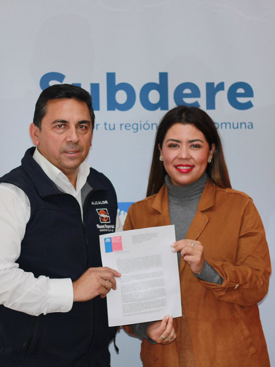 En su visita a #NuevaImperial, la jefa #Subdere, María Ignacia Hermosilla, informó al alcalde, César Sepúlveda, la aprobación de una Asistencia Legal 📝 para regularizar la pequeña propiedad raíz en sectores rurales de la comuna. Seguimos presentes por la #JusticiaTerritorial 🤝.