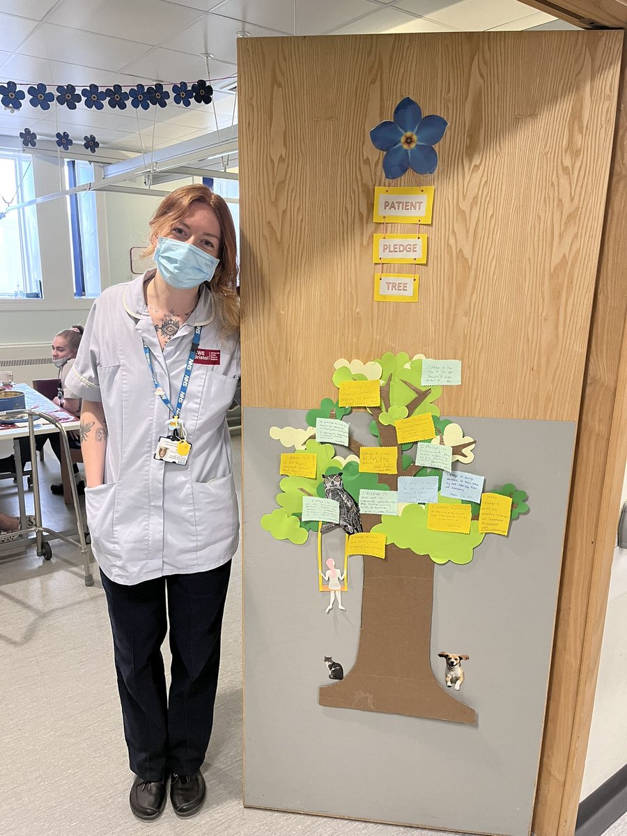 It was heartwarming to attend A524 today to see all the work they are doing for dementia action week. Specifically the patient pledge tree designed by one our student nurses!! @uhbwNHS a special thanks to @Maureen78581111 for taking the time to provide education across medicine.