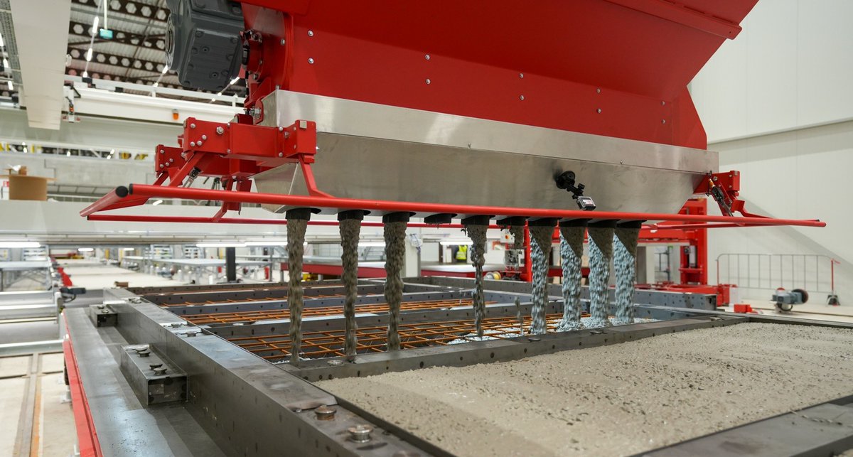 Wij bouwen met beton. Waarom? Omdat het brandveilig, geluidwerend en herbruikbaar is. Beton heeft een lange levensduur en zorgt voor een fijn binnenklimaat. Ook is ons beton in 2030 CO2-neutraal en zijn alle elementen nú al herbruikbaar. Lees hier meer ➡️ bit.ly/3M4nxgm