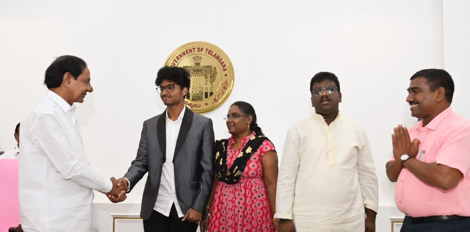 ChessBase India on Instagram: Mitrabha Guha receives the Best Chess Player  award from Calcutta Sports Journalists' Club Mitrabha became India's 72nd  GM in November last year. He also secured a third place