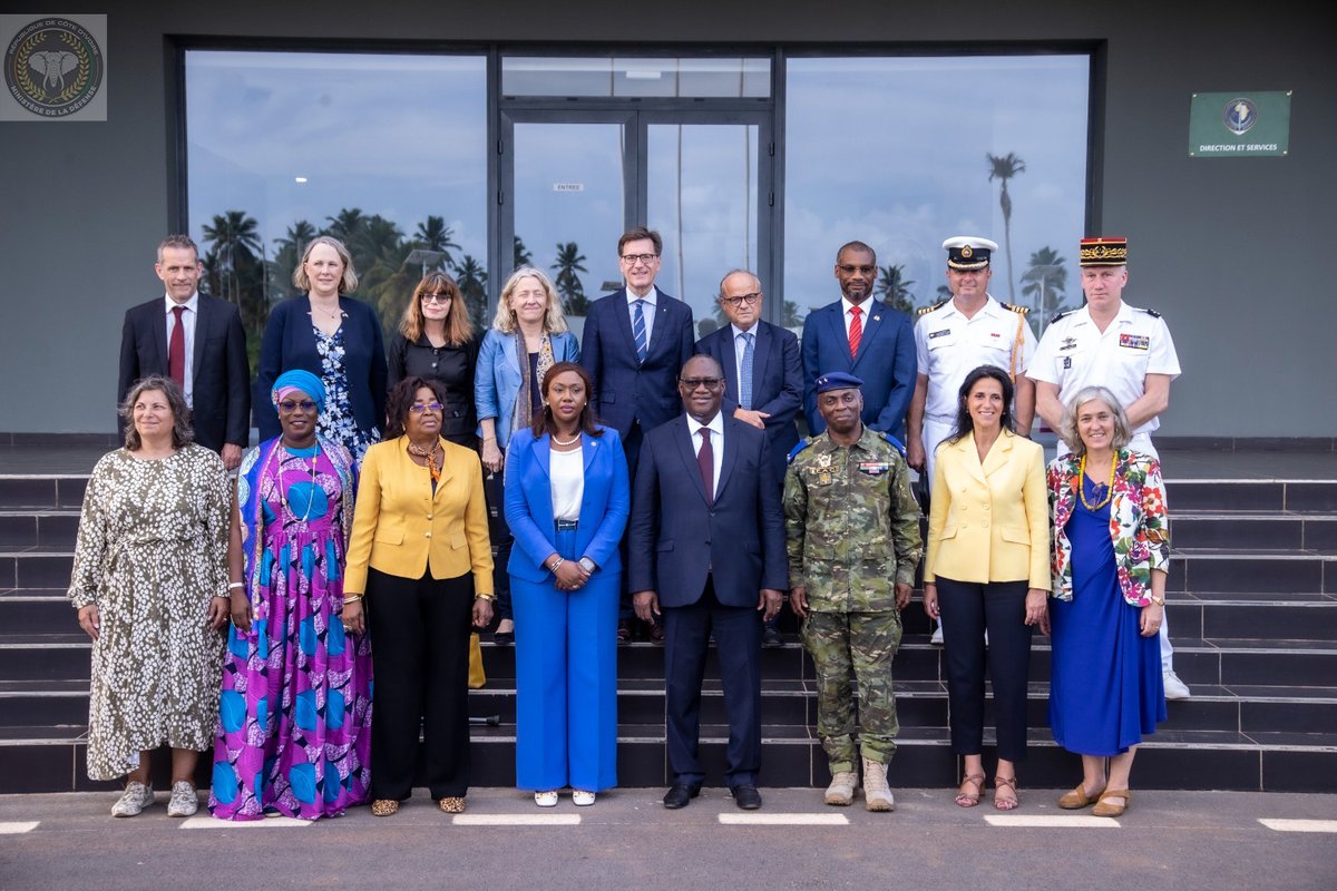 MINDEF_CI's tweet photo. Le Ministre d’Etat, Ministre de la Défense M. @TBirahimaO, a présidé le jeudi 11 mai dernier  la première réunion du Conseil d’Administration de l’Académie Internationale de Lutte Contre le Terrorisme (AILCT).

Lire l'article ici 👉https://t.co/PXNGBOQJQH

#memdef
#AILCT 
#CIV https://t.co/4II3lQB1hx