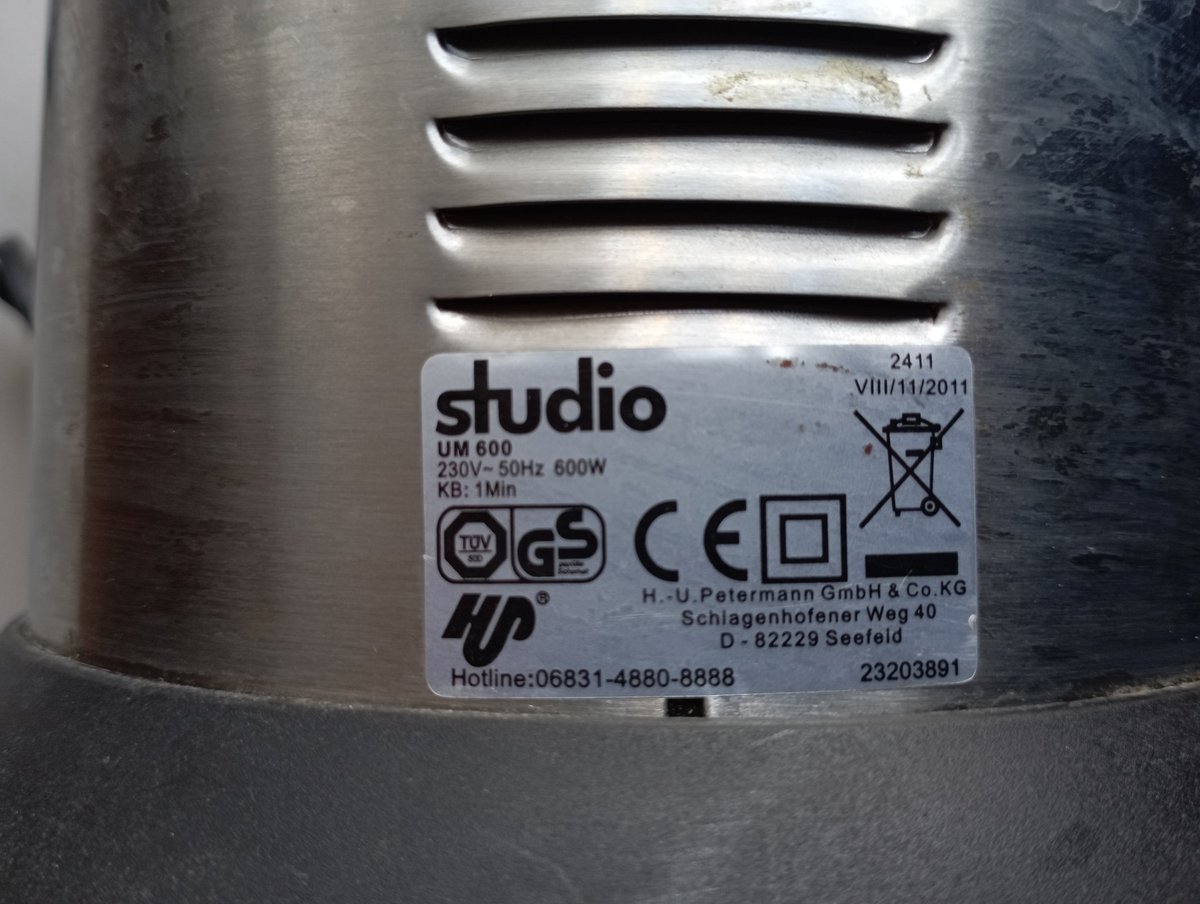 hypermall_ke's tweet image. An apple a day keeps the doctor away. Make yourself fruit juices of different kinds to keep yourself healthy with the studio UM600 blender. Remember no one can take care of your body other than you. Kes 4,000
#hypermall_ke
#studioblender
#blender