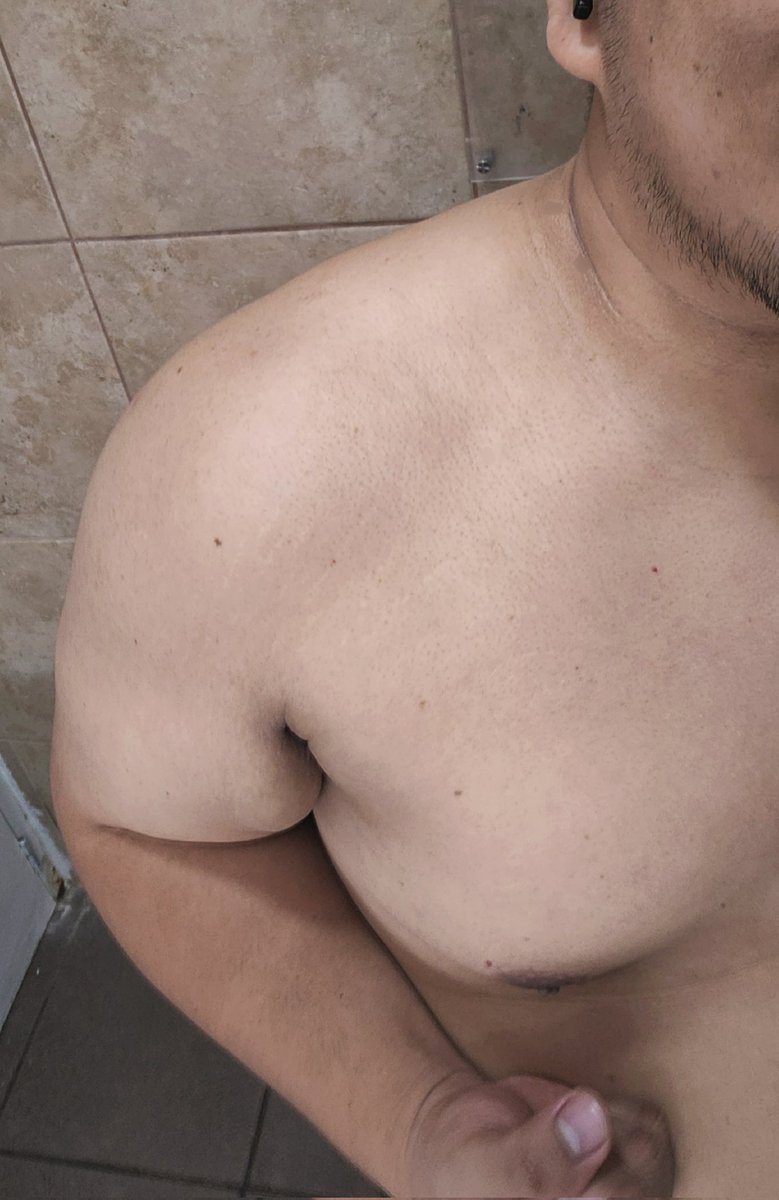 Chublerone's tweet photo. My shoulders are shouldering na kahit papaano. 😁 https://t.co/lcKiBkk5ao