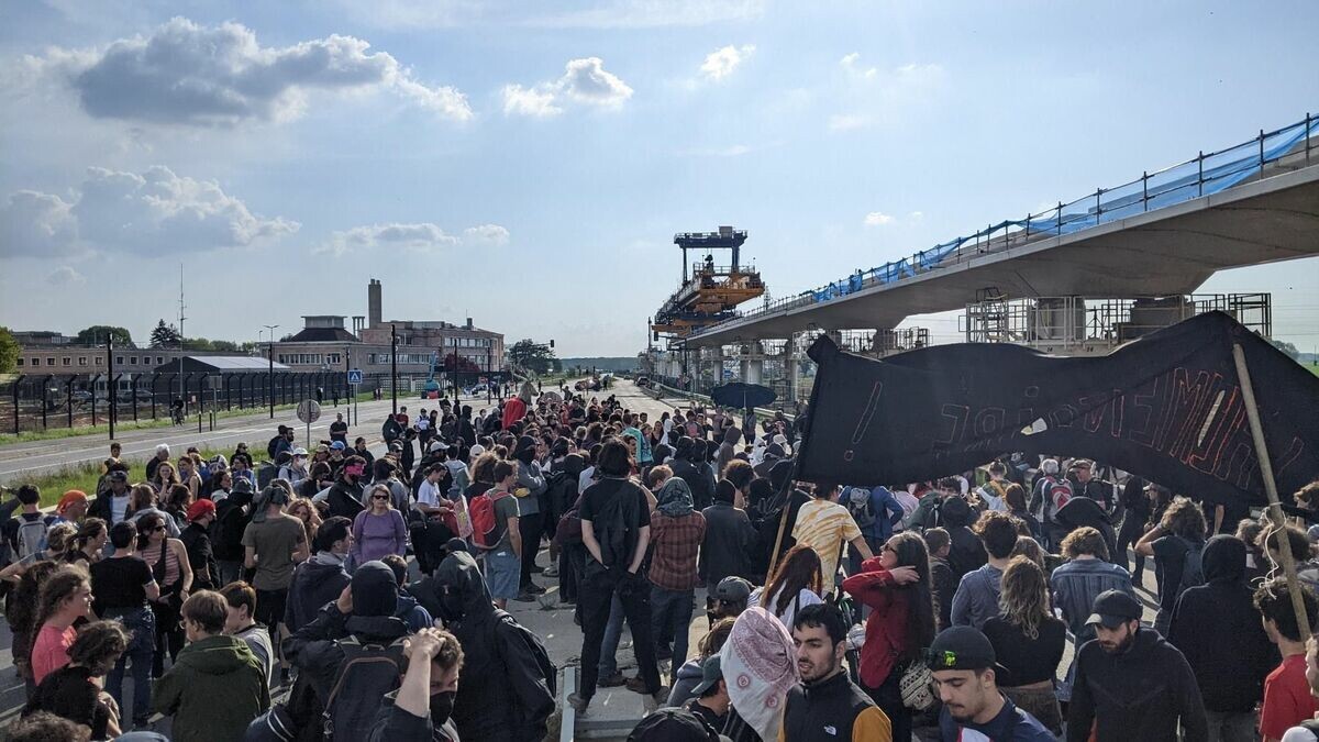 Des centaines de personnes ont défendu les terres fertiles du plateau de Saclay dans le calme
➡️ l.leparisien.fr/zWh3