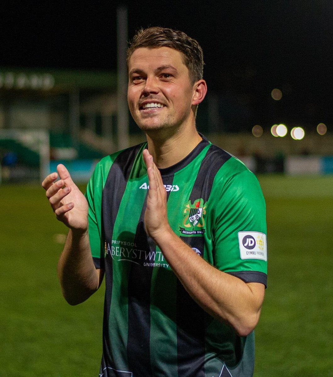 ✍️ Darlo Returns For 3rd Black &amp; Green Campaign! 

👉 bit.ly/3BqOtBV

#AberAsOne #Seasiders