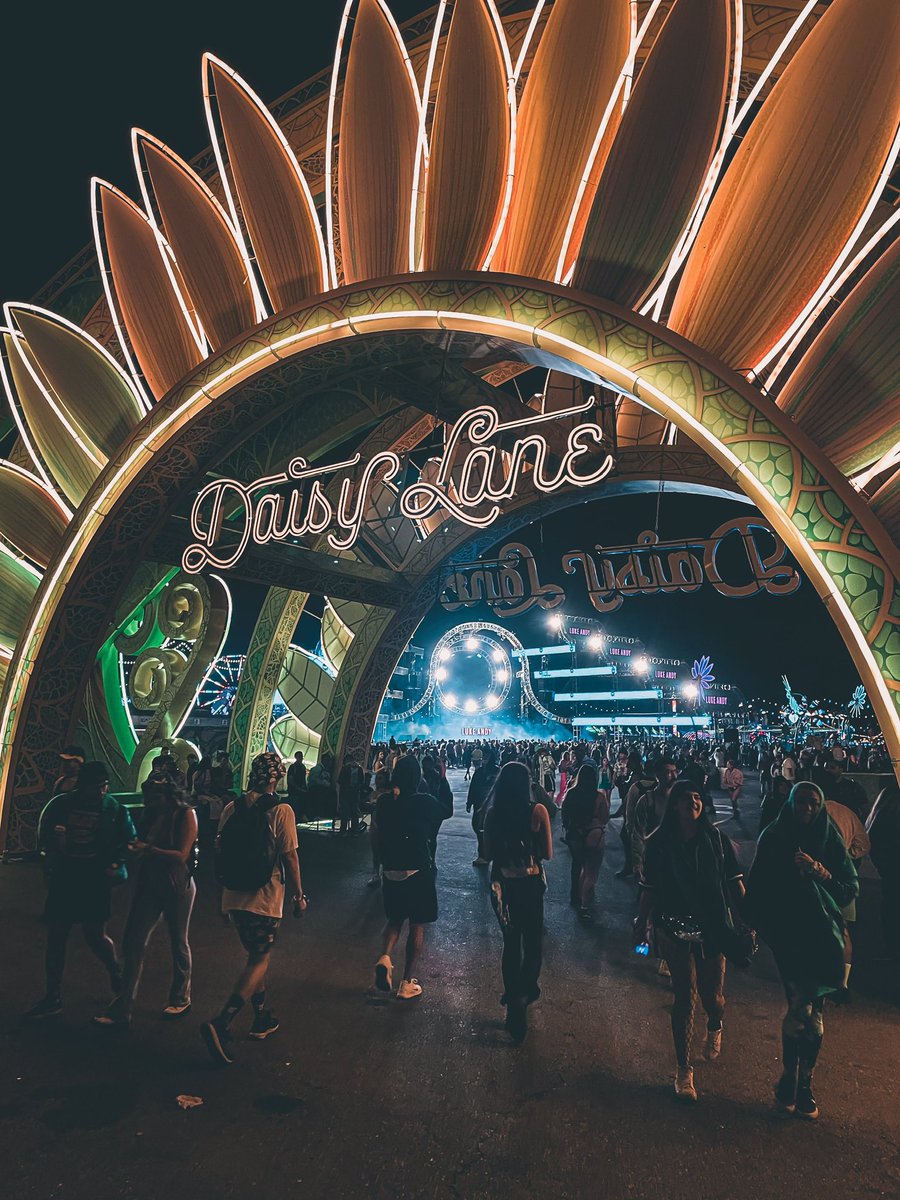 gio_please's tweet photo. ITS EDC WEEK 🥳😍‼️‼️ https://t.co/w4oUURcm6c