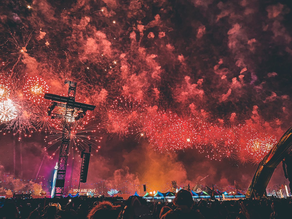 gio_please's tweet photo. ITS EDC WEEK 🥳😍‼️‼️ https://t.co/w4oUURcm6c