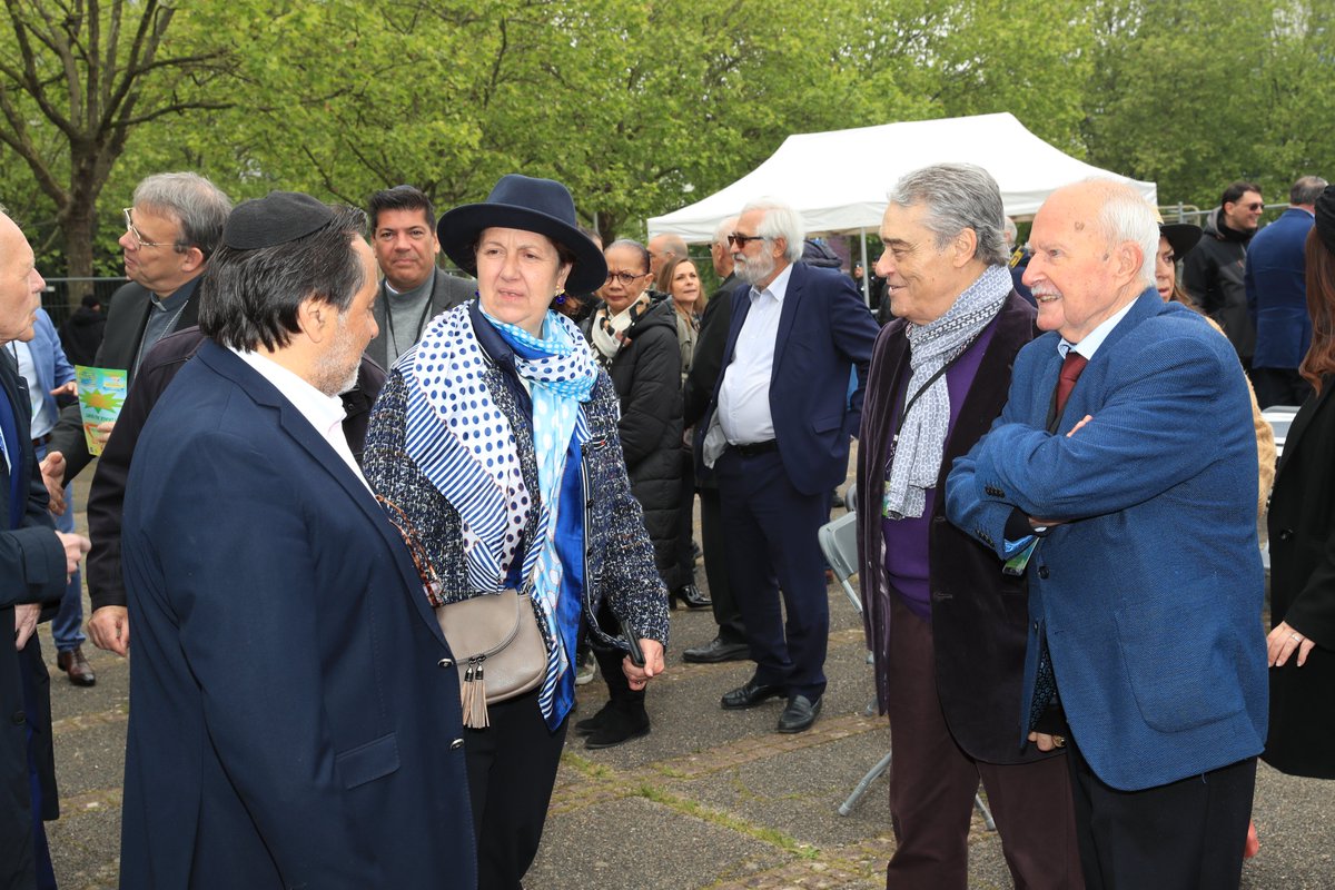 Prefet94's tweet photo. 📍 À @VilleCreteil, Sophie Thibault @prefet94 a célébré ce dimanche Lag Baomer lors de la grande journée champêtre organisée par la commune &amp; l'Acip, aux côtés de Laurent Cathala, maire et d'élus du #valdemarne

🎉 Jeux, stands et animations pour tous ont rythmé cette journée !⤵️ https://t.co/QIYhxobf2d