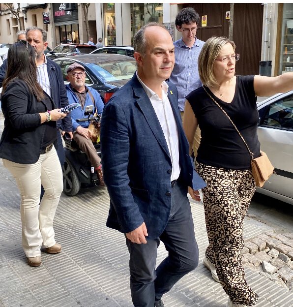 jorditurull's tweet photo. Aquesta tarda a #Balaguer amb la @GemmaTrilla. Pot ser una gran alcaldessa. 
Persona propera, empàtica, ferma, positiva, i amb una gran vocació de servei. Té un projecte per la ciutat que pot fer-la tornar a brillar com a capital a benefici de tots els balaguerins.

#GentdeDebò https://t.co/c5xxr5TUHG