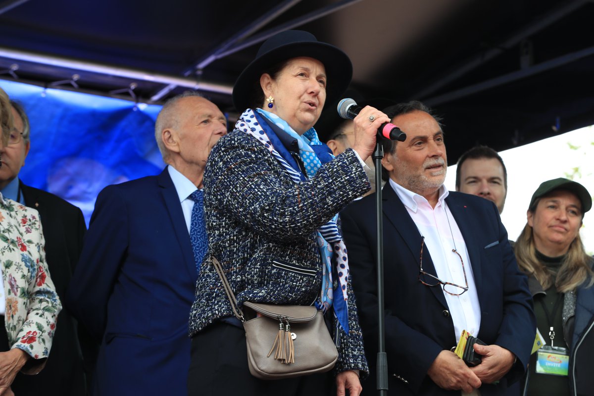 Prefet94's tweet photo. 📍 À @VilleCreteil, Sophie Thibault @prefet94 a célébré ce dimanche Lag Baomer lors de la grande journée champêtre organisée par la commune &amp; l'Acip, aux côtés de Laurent Cathala, maire et d'élus du #valdemarne

🎉 Jeux, stands et animations pour tous ont rythmé cette journée !⤵️ https://t.co/QIYhxobf2d