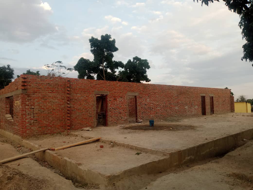Project25zim's tweet photo. Dear Friends of Project 25, can you see how far we have come all because of you? We are now officially at the stage of closing this baby up! Roofing sheets coming in 🥳🥳 https://t.co/JG2nHUNIEH