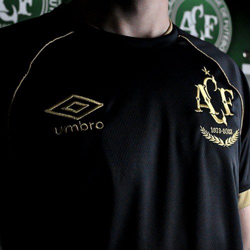 futgrife's tweet photo. 50 anos de Chapecoense. Essa camisa ficou linda!😻 https://t.co/n4Vcyt3Fe8